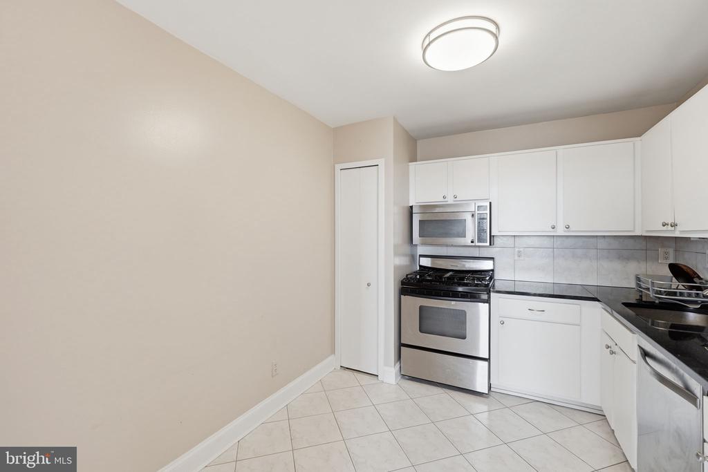 5225 POOKS HILL ROAD Unit: 1819N