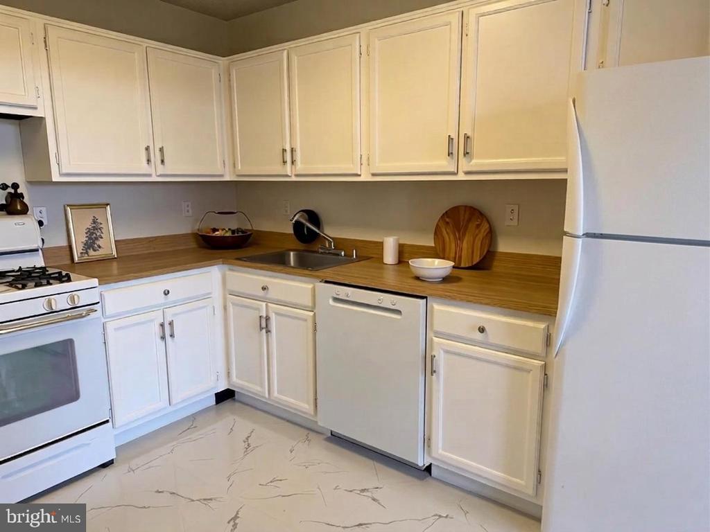 5225 POOKS HILL ROAD Unit: 1211S