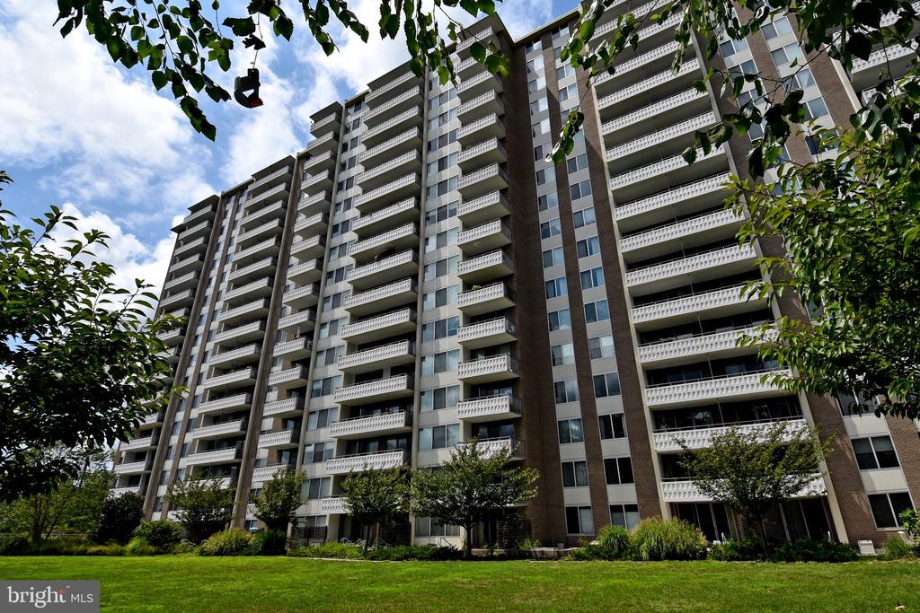 5101 RIVER ROAD Unit: 712