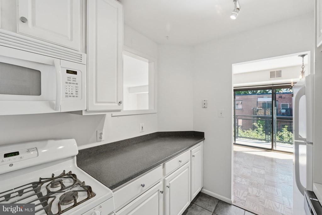 7611 MAPLE AVENUE Unit: 808