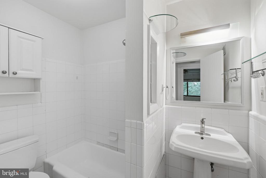 7611 MAPLE AVENUE Unit: 808