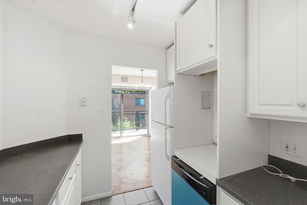 7611 MAPLE AVENUE Unit: 808