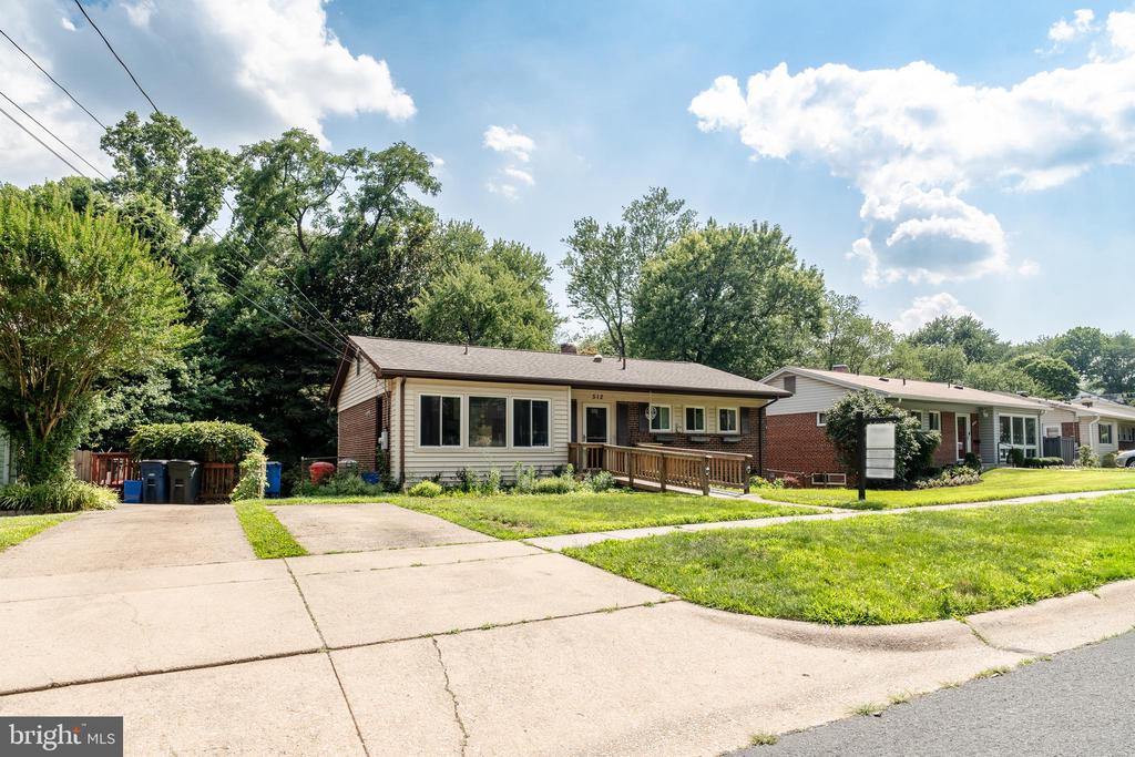 512 WATERFORD ROAD
