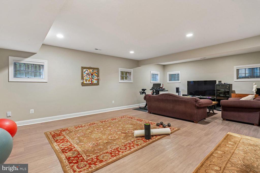 5114 WESSLING LANE