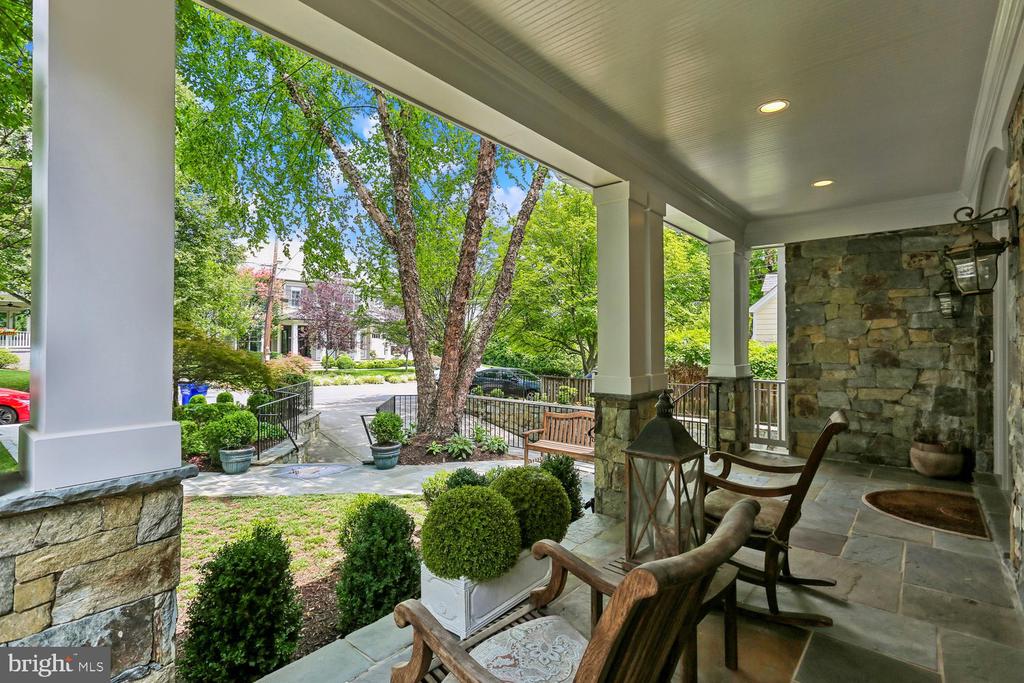5114 WESSLING LANE