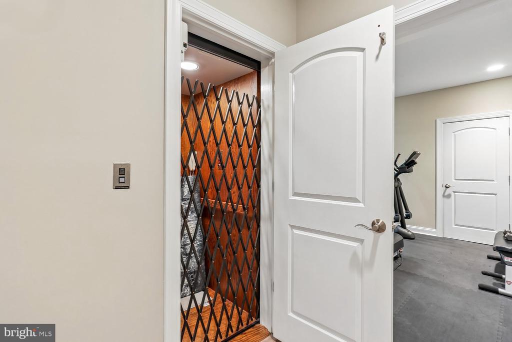 5114 WESSLING LANE