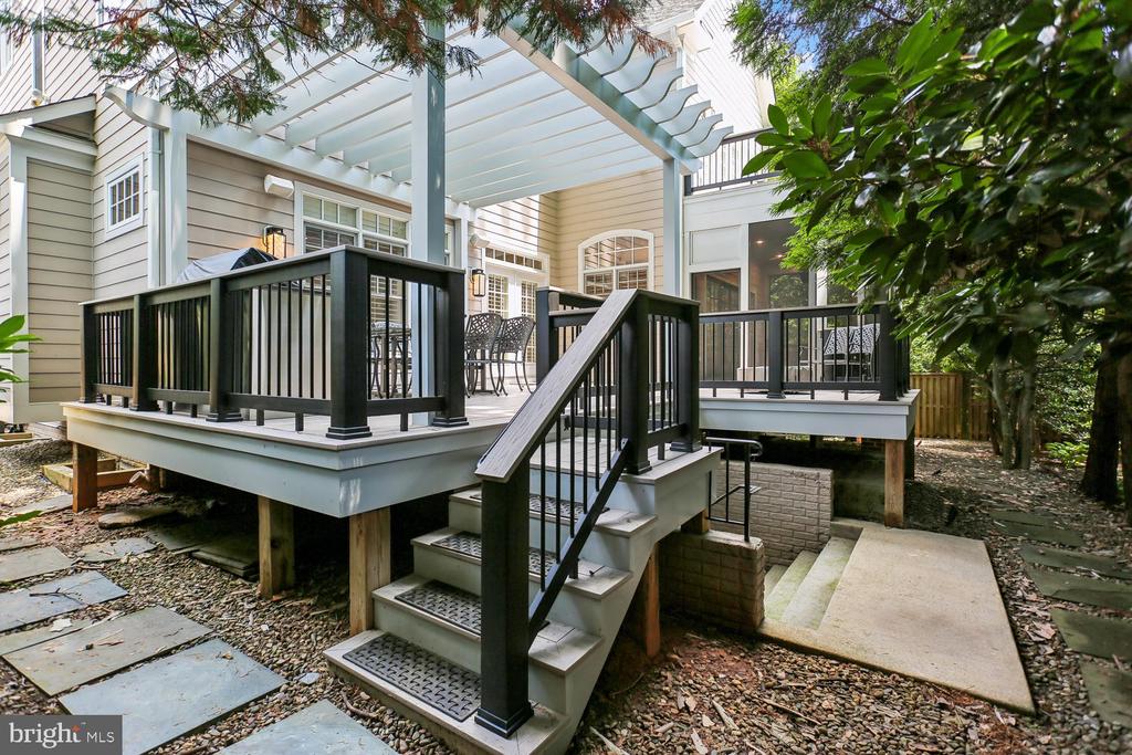 5114 WESSLING LANE