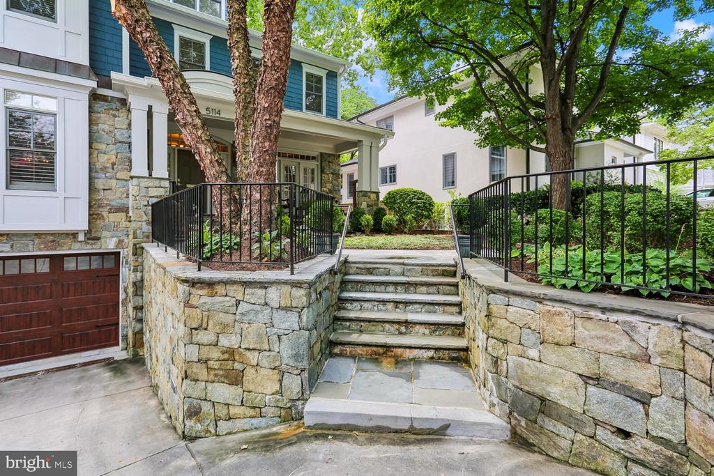 5114 WESSLING LANE