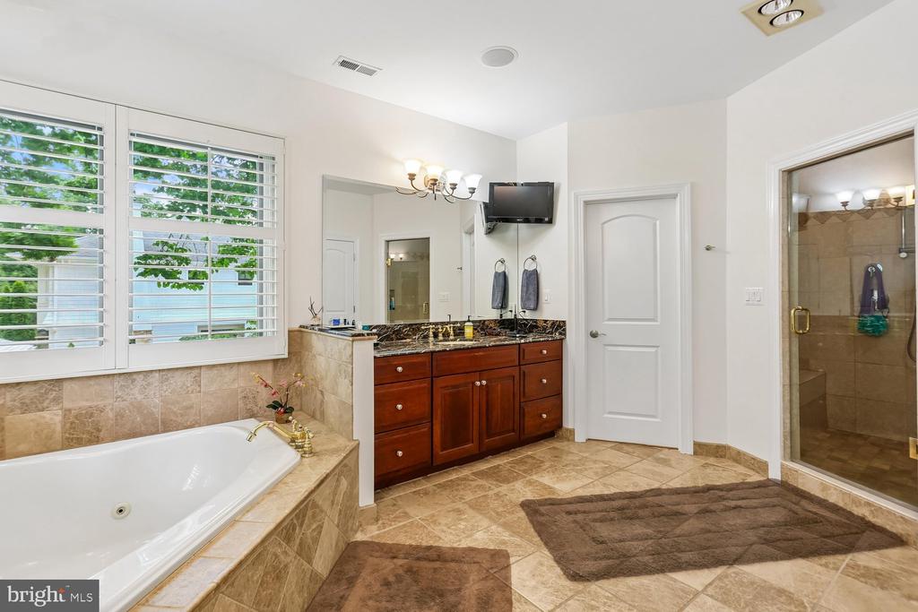 5114 WESSLING LANE