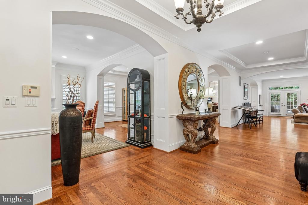5114 WESSLING LANE