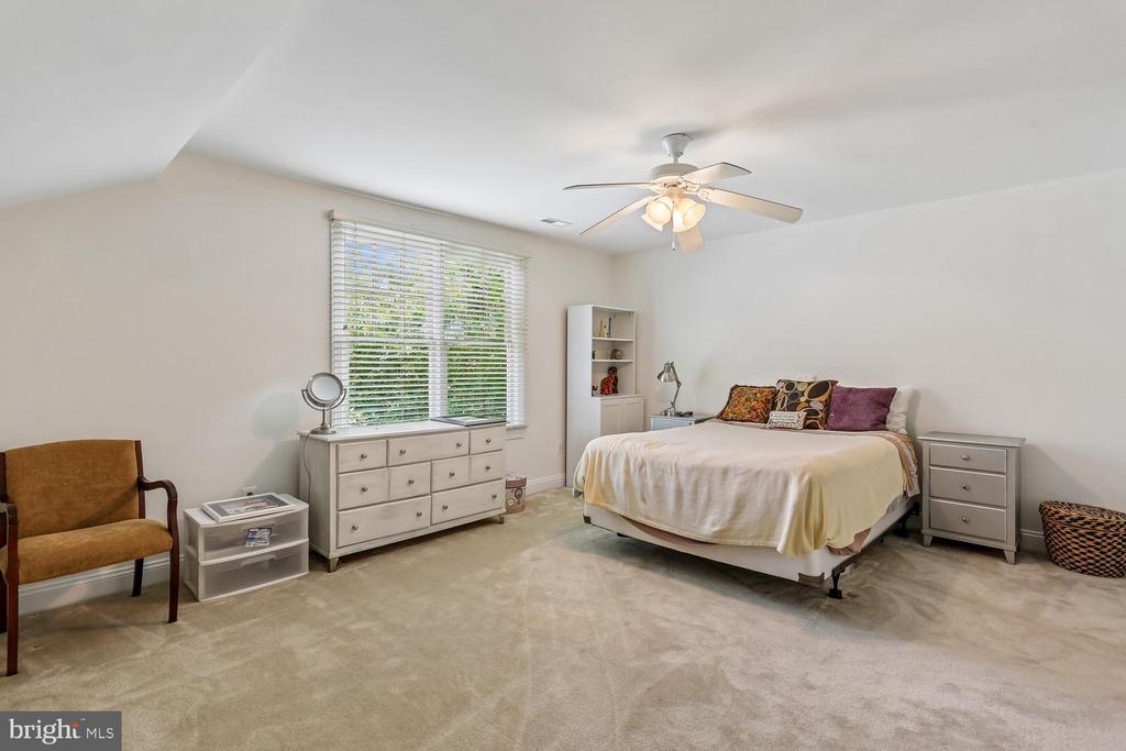 5114 WESSLING LANE
