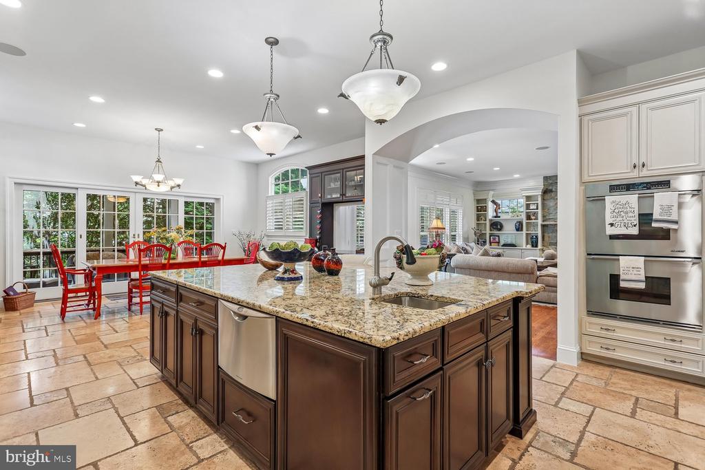 5114 WESSLING LANE