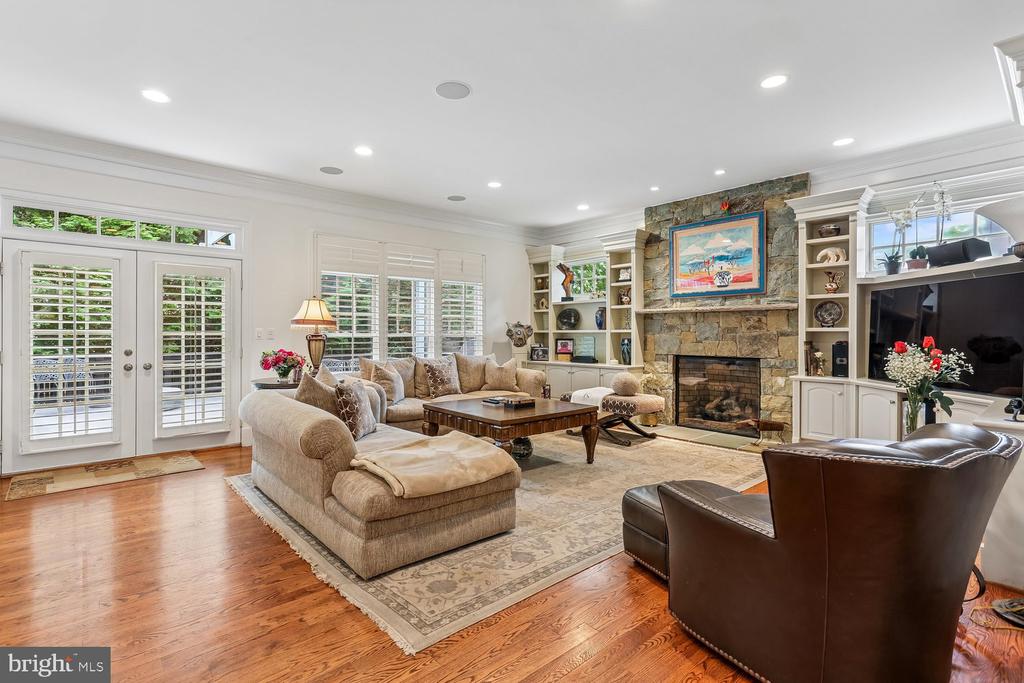 5114 WESSLING LANE