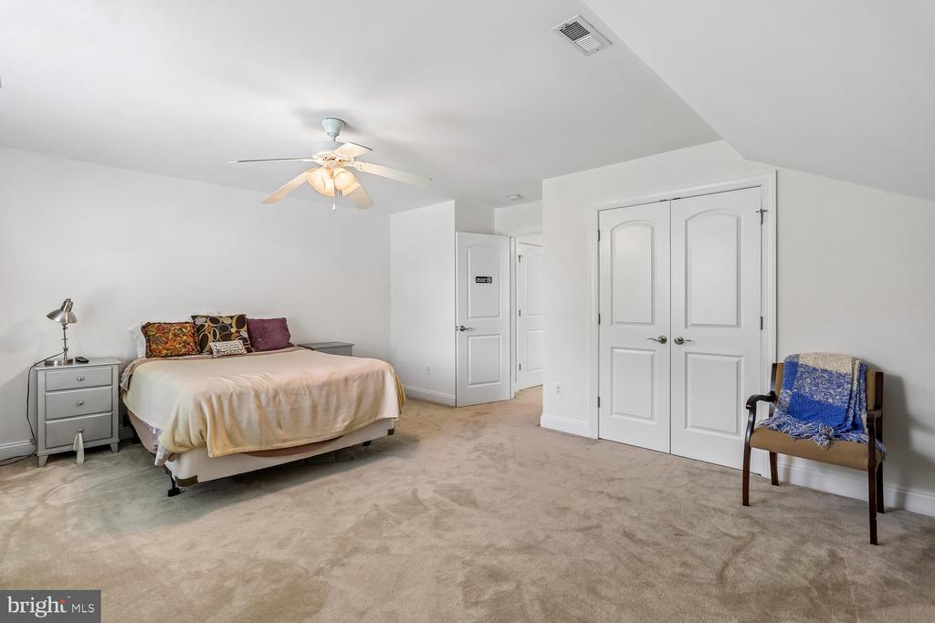 5114 WESSLING LANE