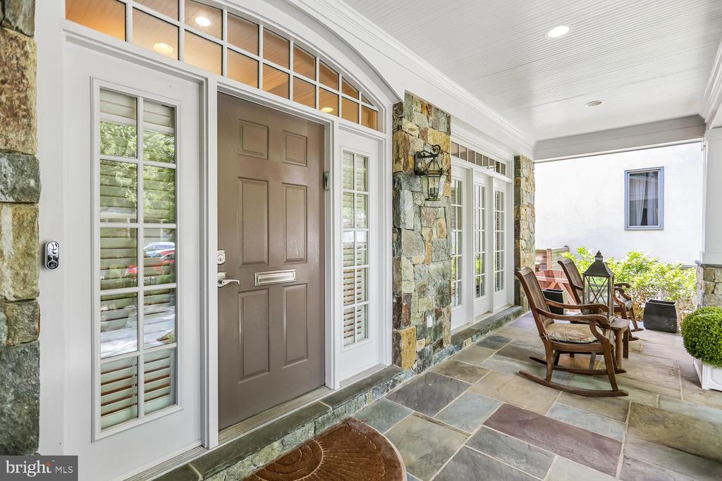 5114 WESSLING LANE