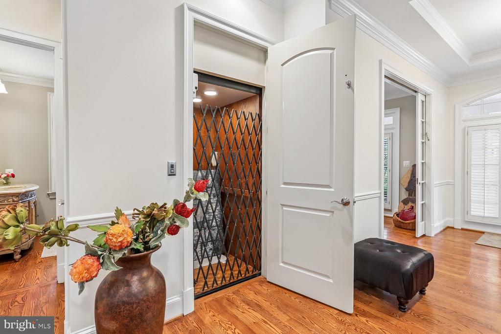 5114 WESSLING LANE