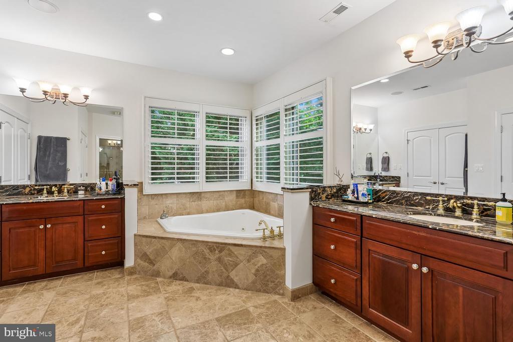 5114 WESSLING LANE