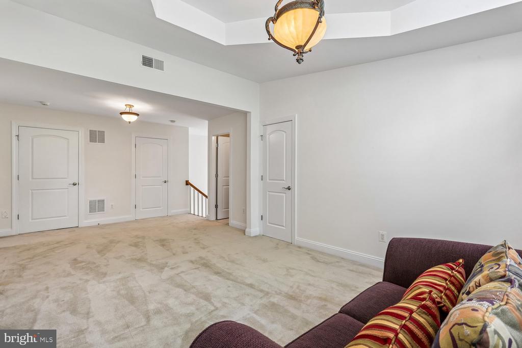 5114 WESSLING LANE