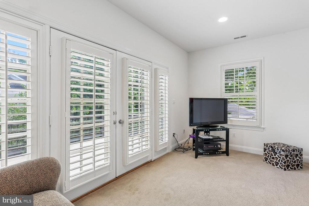 5114 WESSLING LANE