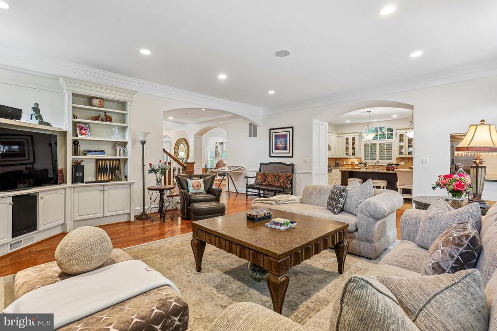 5114 WESSLING LANE