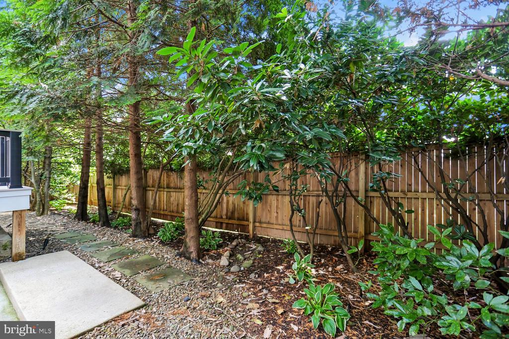 5114 WESSLING LANE