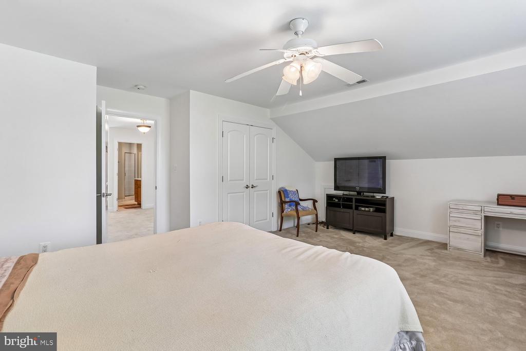 5114 WESSLING LANE
