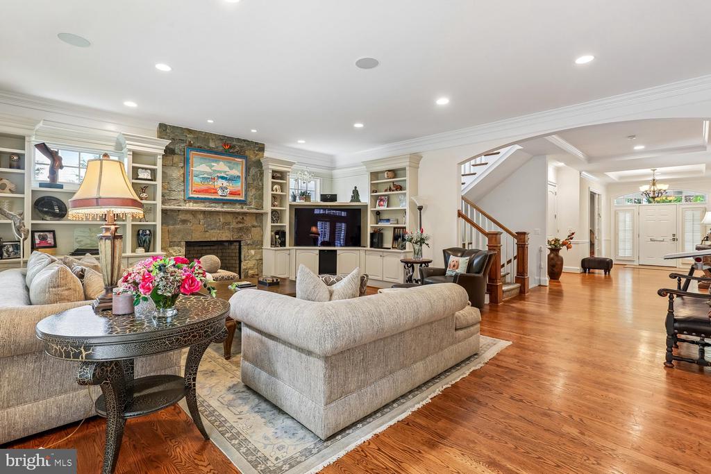5114 WESSLING LANE