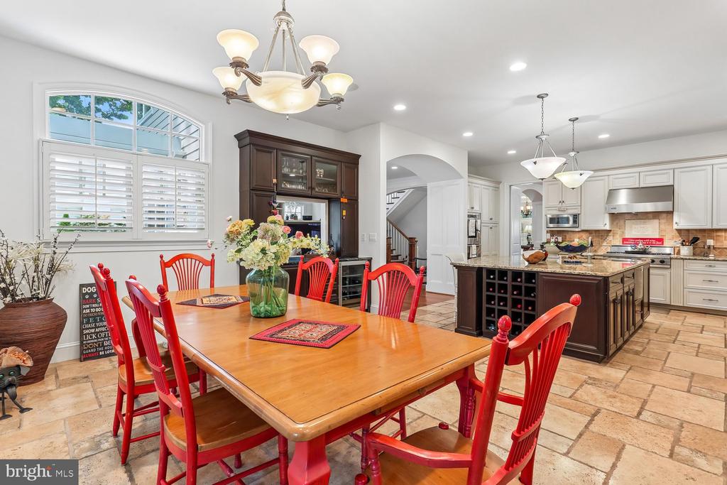 5114 WESSLING LANE