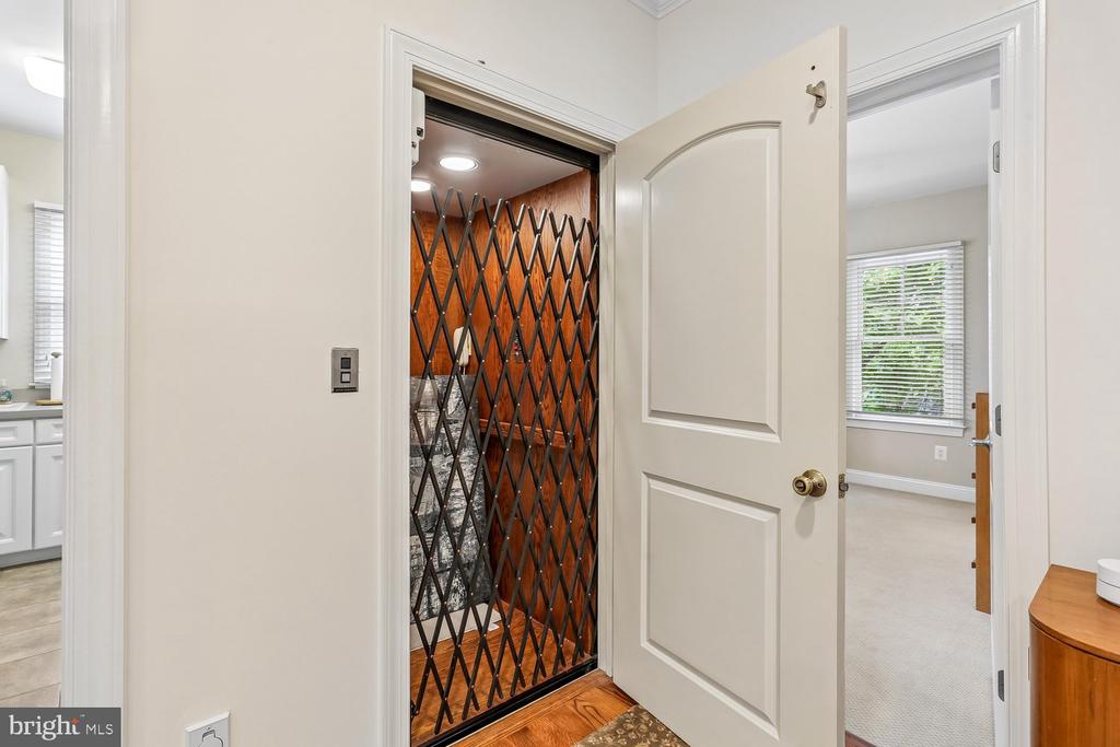5114 WESSLING LANE