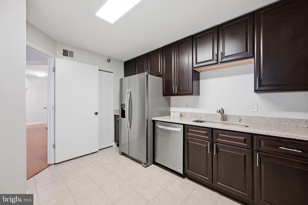 15100 INTERLACHEN DRIVE Unit: 4-124
