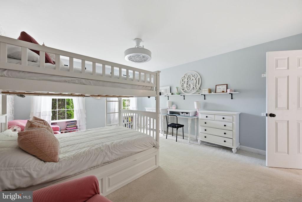 21406 MANOR VIEW CIRCLE