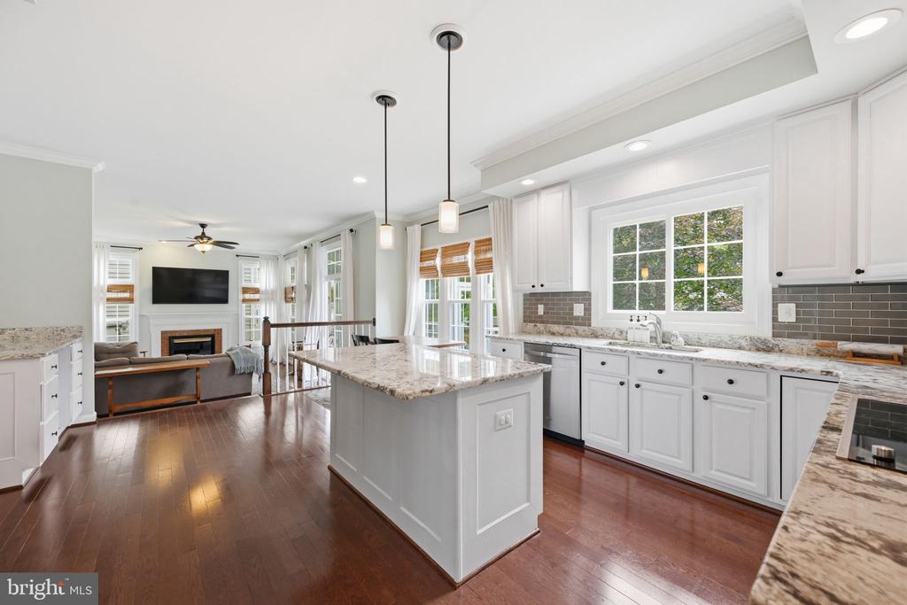 21406 MANOR VIEW CIRCLE