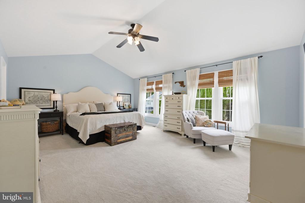 21406 MANOR VIEW CIRCLE