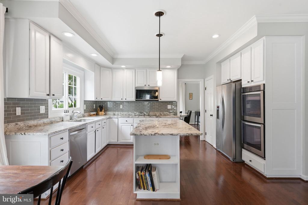 21406 MANOR VIEW CIRCLE