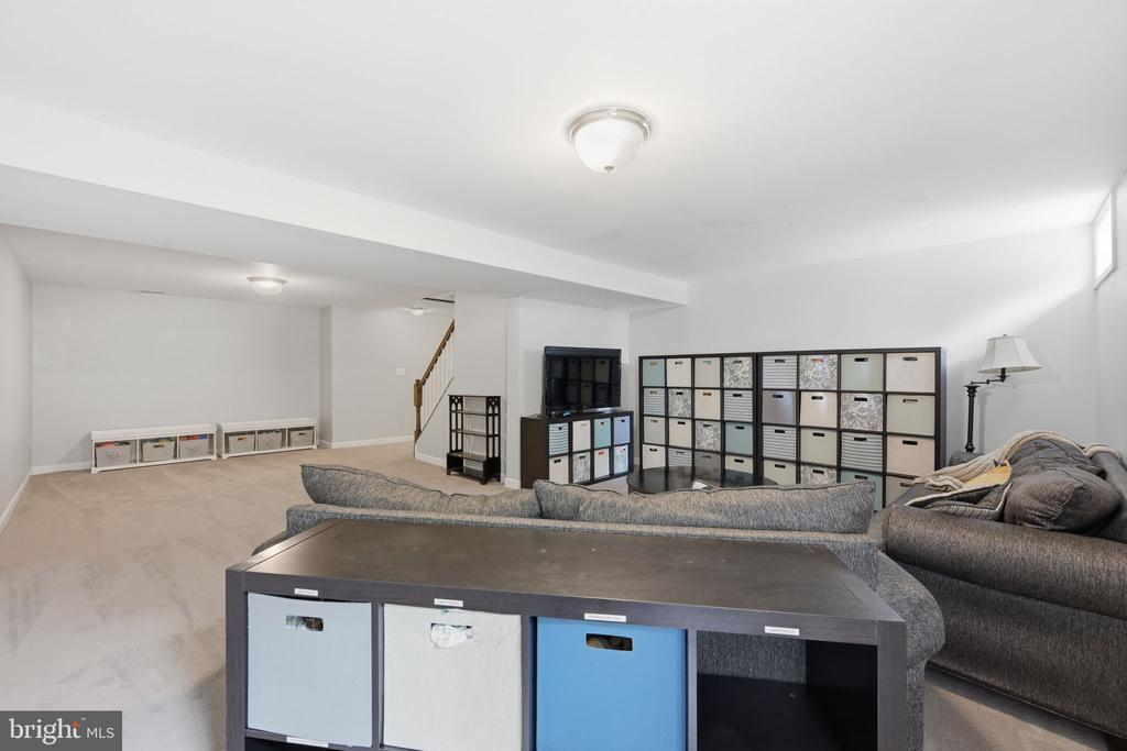 21406 MANOR VIEW CIRCLE
