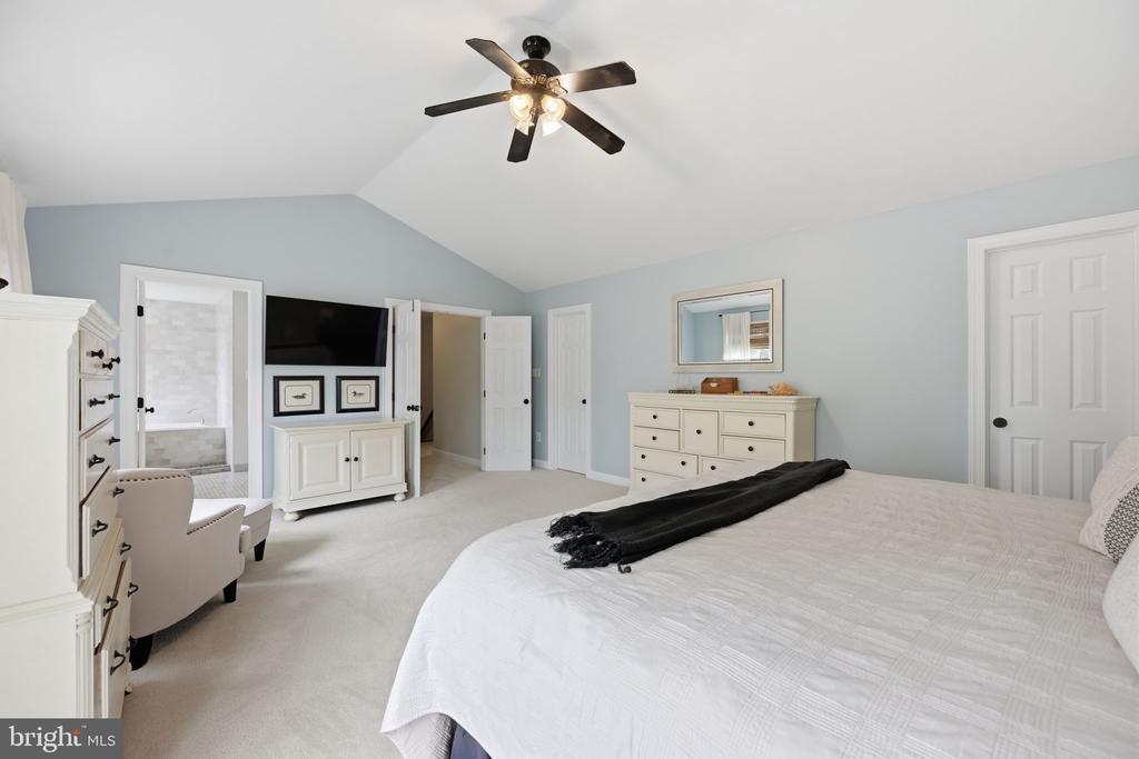 21406 MANOR VIEW CIRCLE