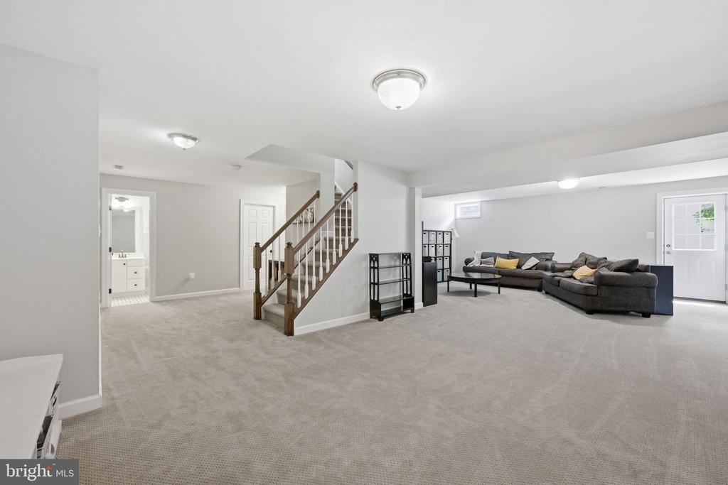 21406 MANOR VIEW CIRCLE