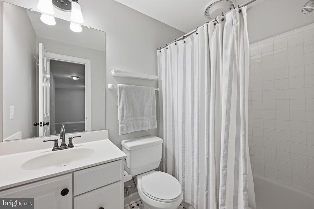 21406 MANOR VIEW CIRCLE