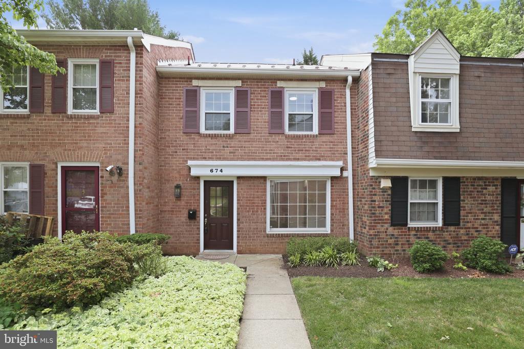 674 AZALEA DRIVE Unit: 5-674
