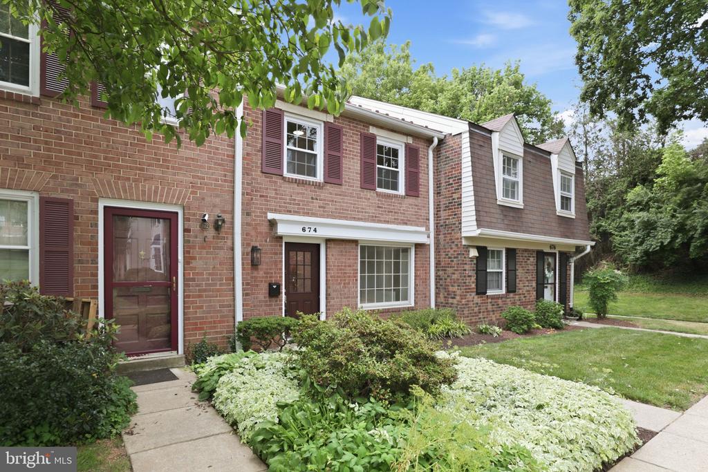 674 AZALEA DRIVE Unit: 5-674