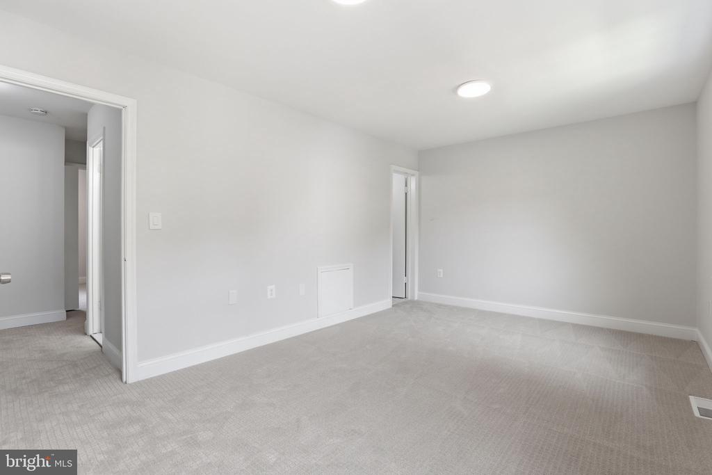 674 AZALEA DRIVE Unit: 5-674