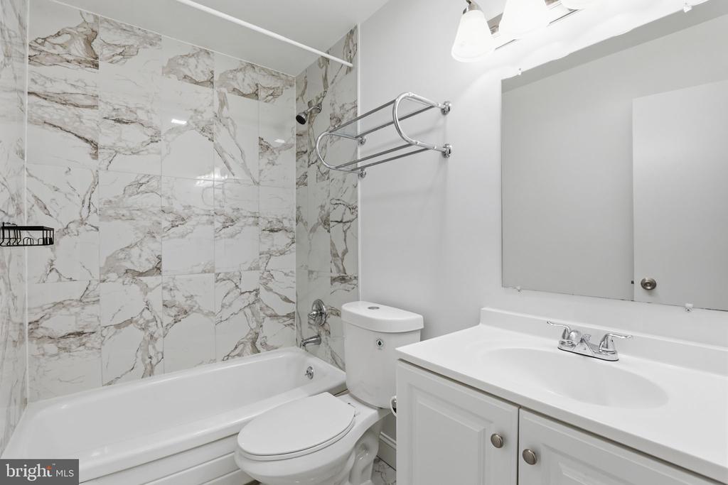 674 AZALEA DRIVE Unit: 5-674