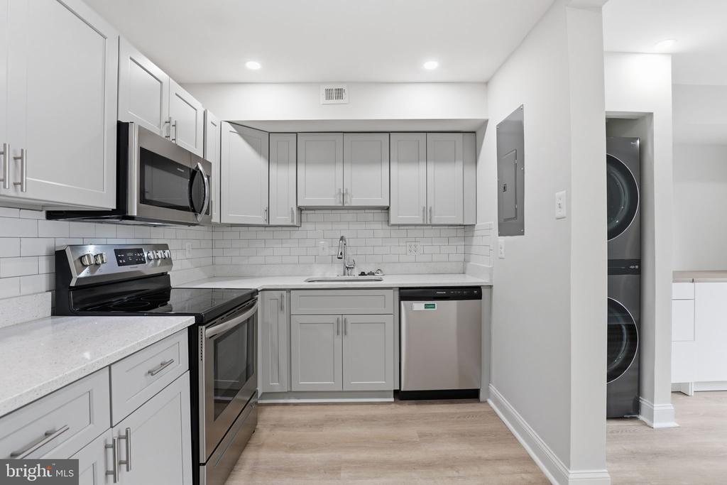 674 AZALEA DRIVE Unit: 5-674