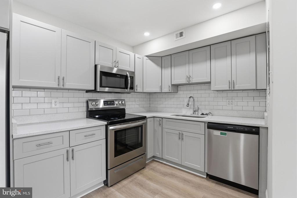 674 AZALEA DRIVE Unit: 5-674