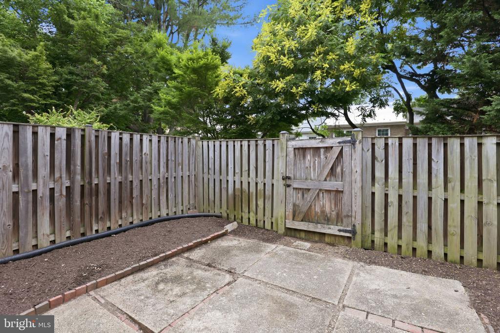 674 AZALEA DRIVE Unit: 5-674