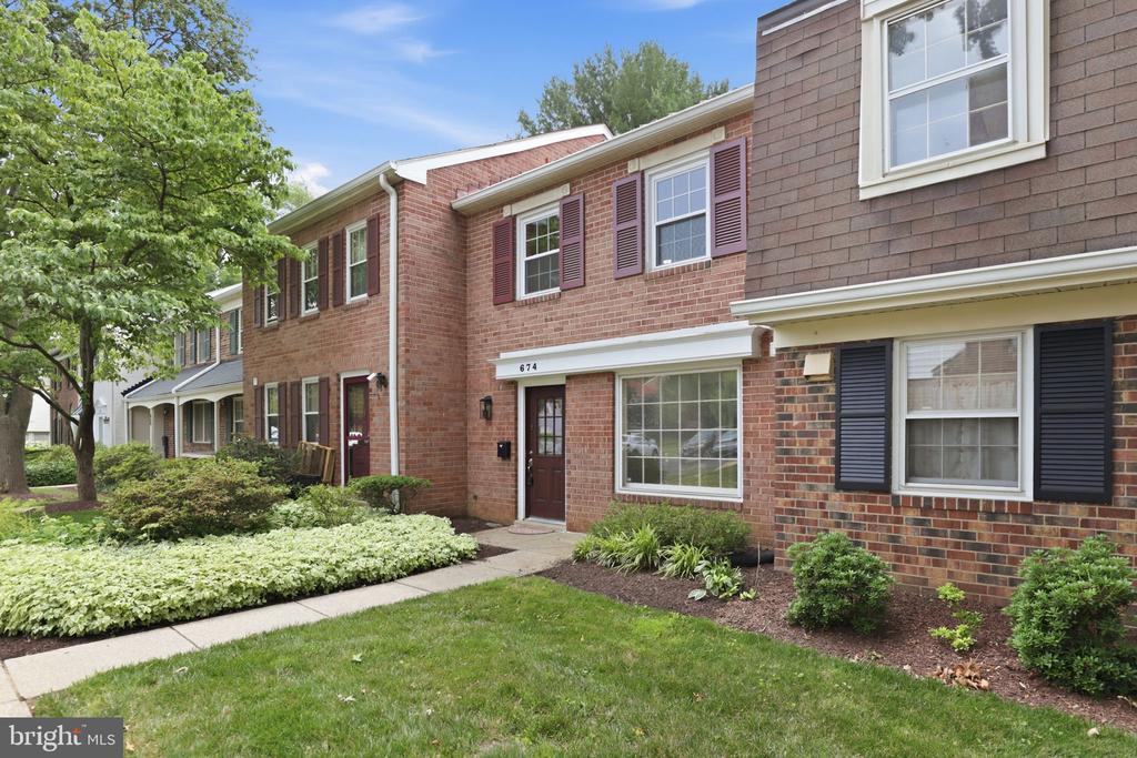 674 AZALEA DRIVE Unit: 5-674