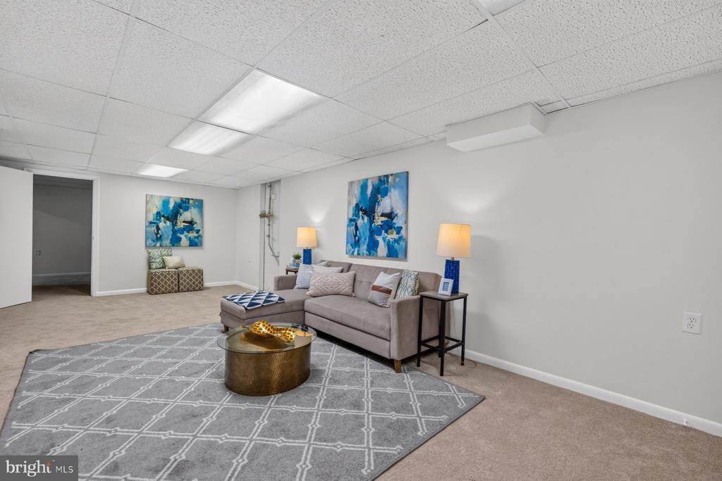 6 ROSENEATH COURT
