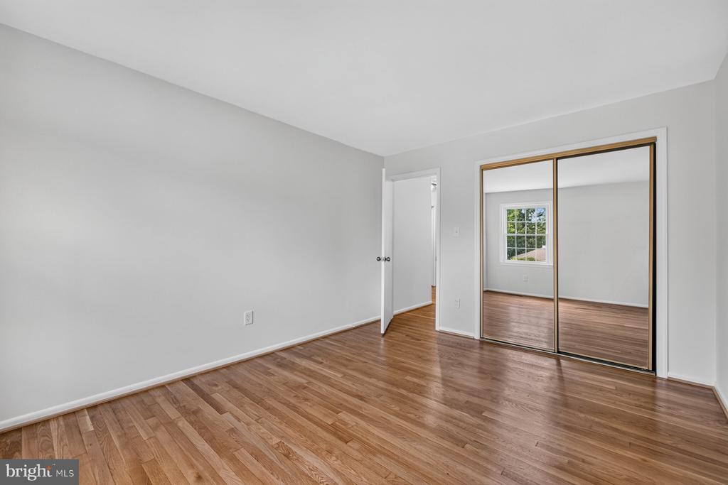 6 ROSENEATH COURT