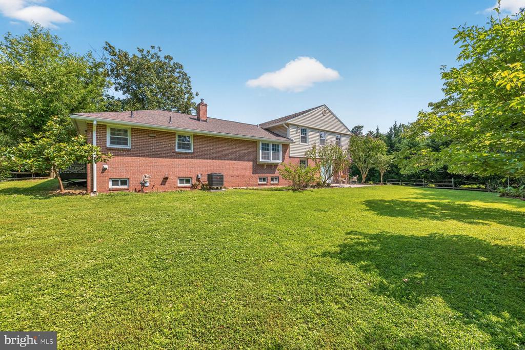 6 ROSENEATH COURT