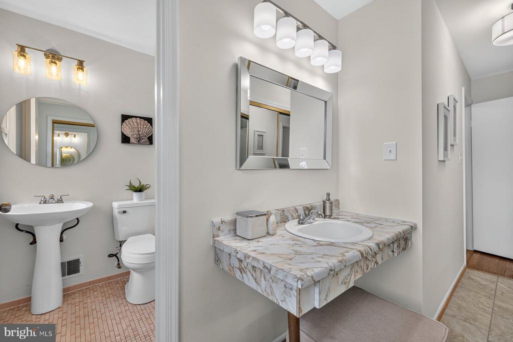 6 ROSENEATH COURT